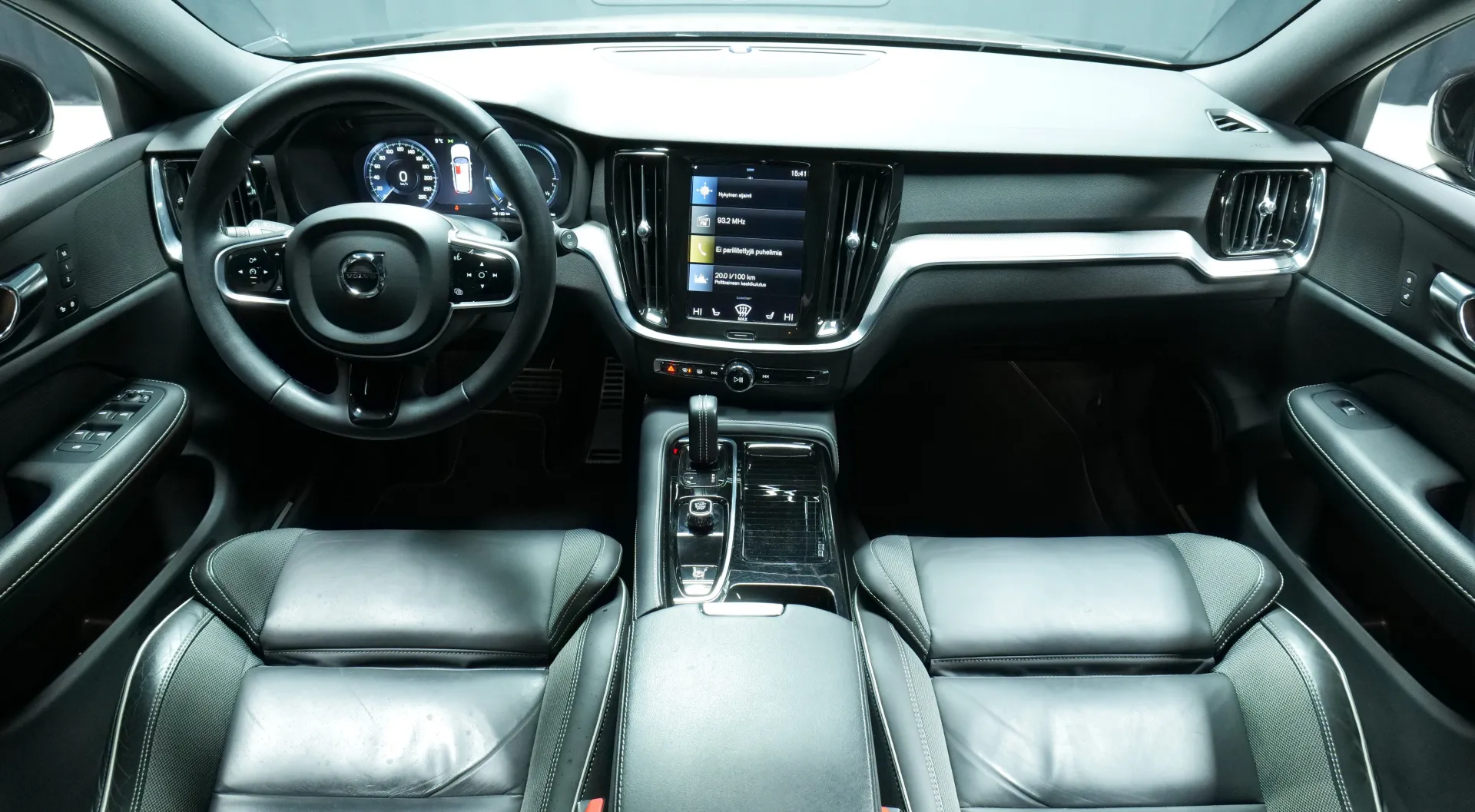 Autokuva 14 - NMO-595