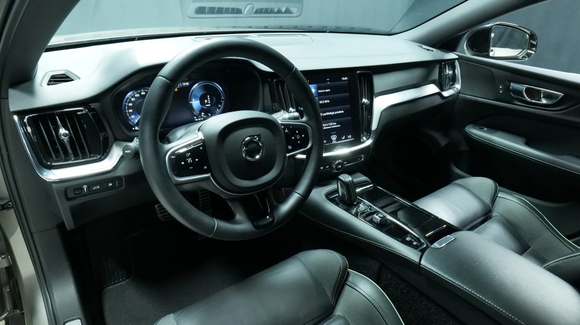 Autokuva 13 - NMO-595