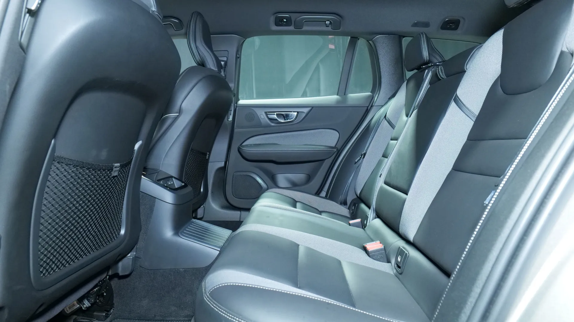 Autokuva 16 - NMO-595