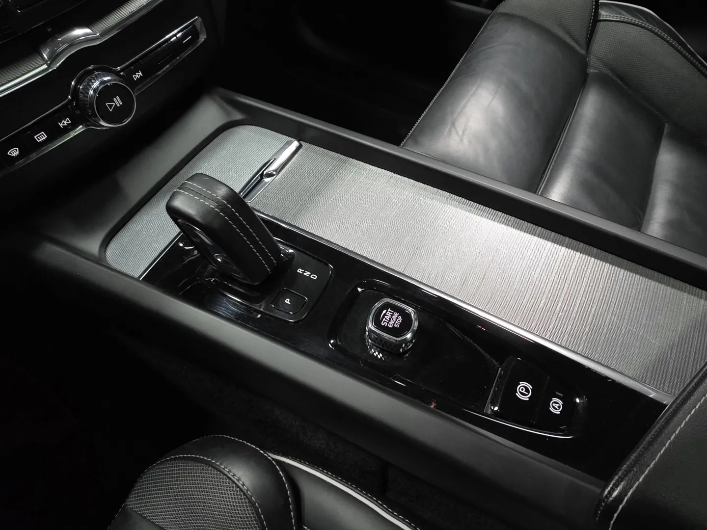 Autokuva 15 - NMR-552