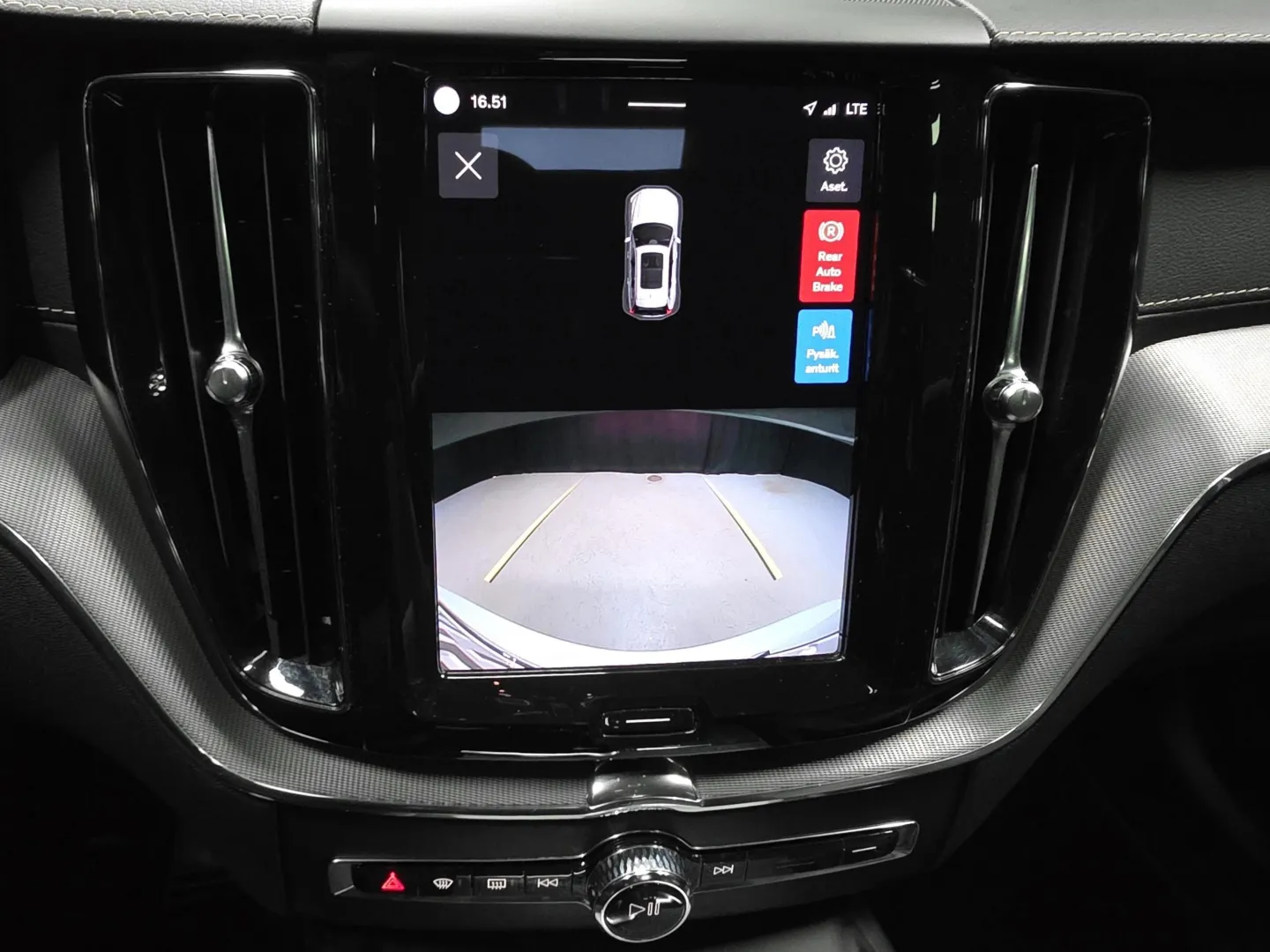 Autokuva 14 - NMR-552