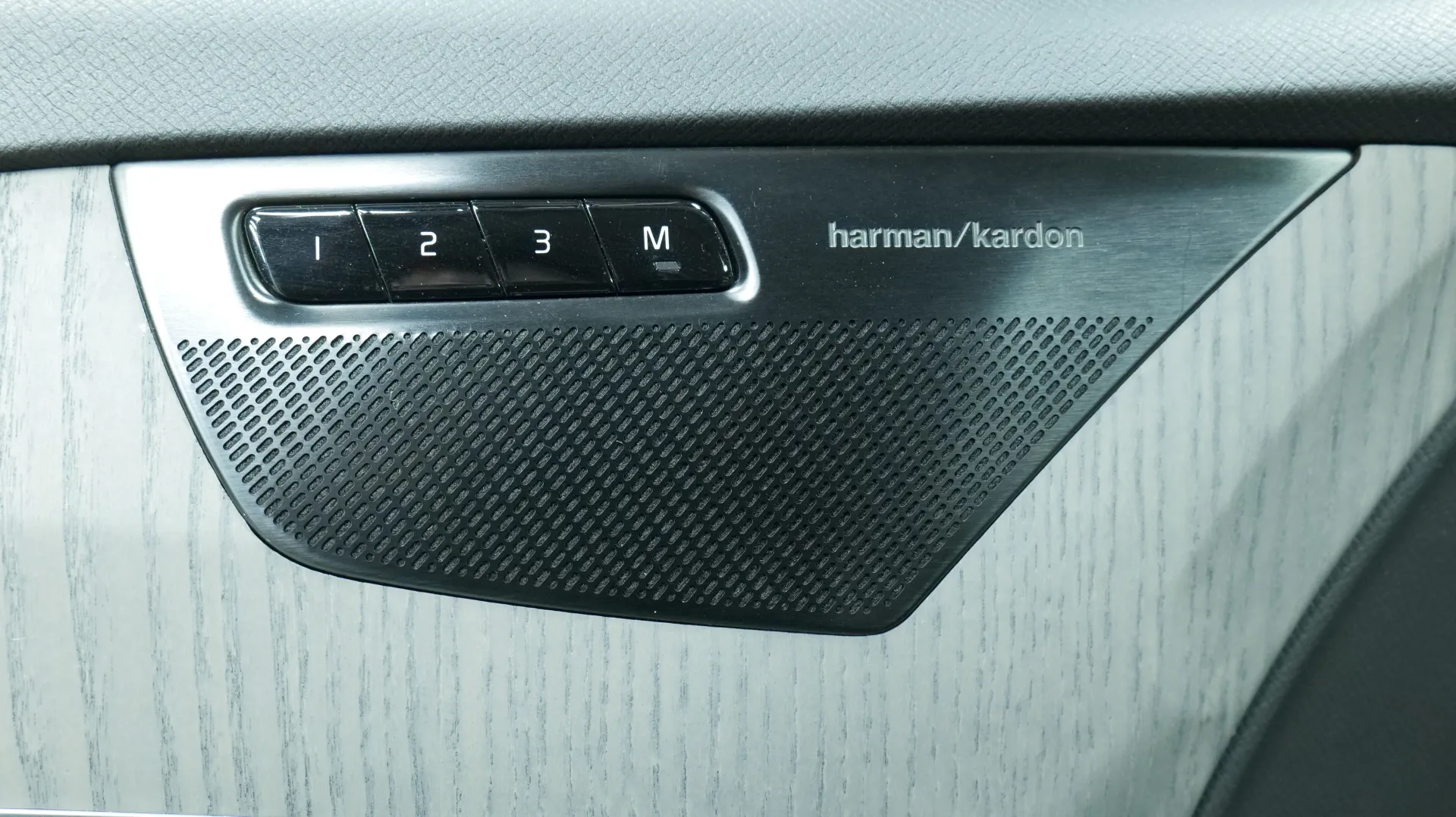 Autokuva 10 - NMS-118