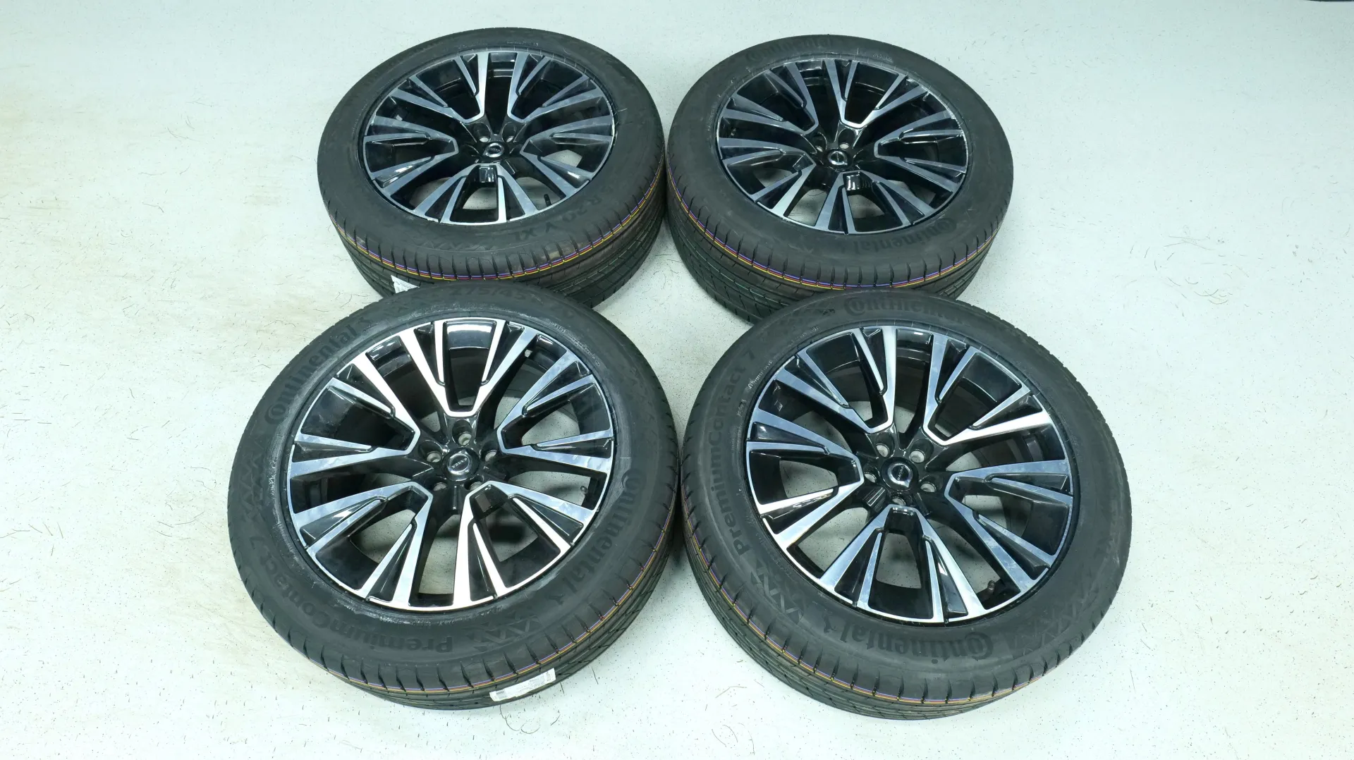 Autokuva 19 - NMS-118