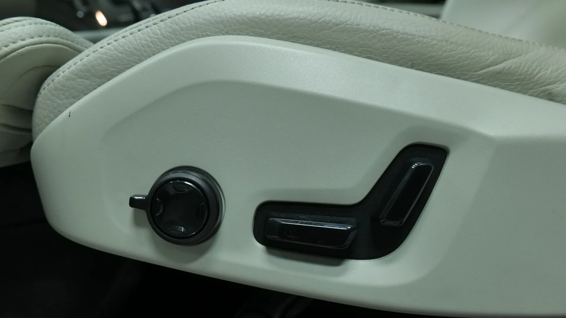 Autokuva 11 - NMS-118