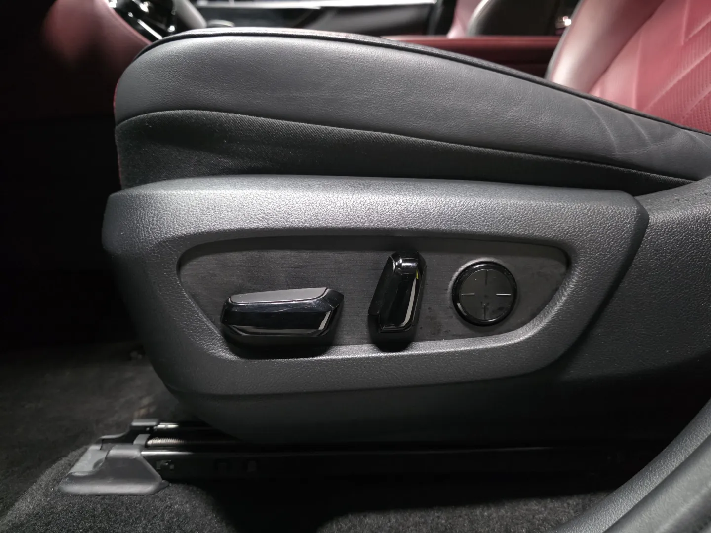 Autokuva 16 - NMS-808