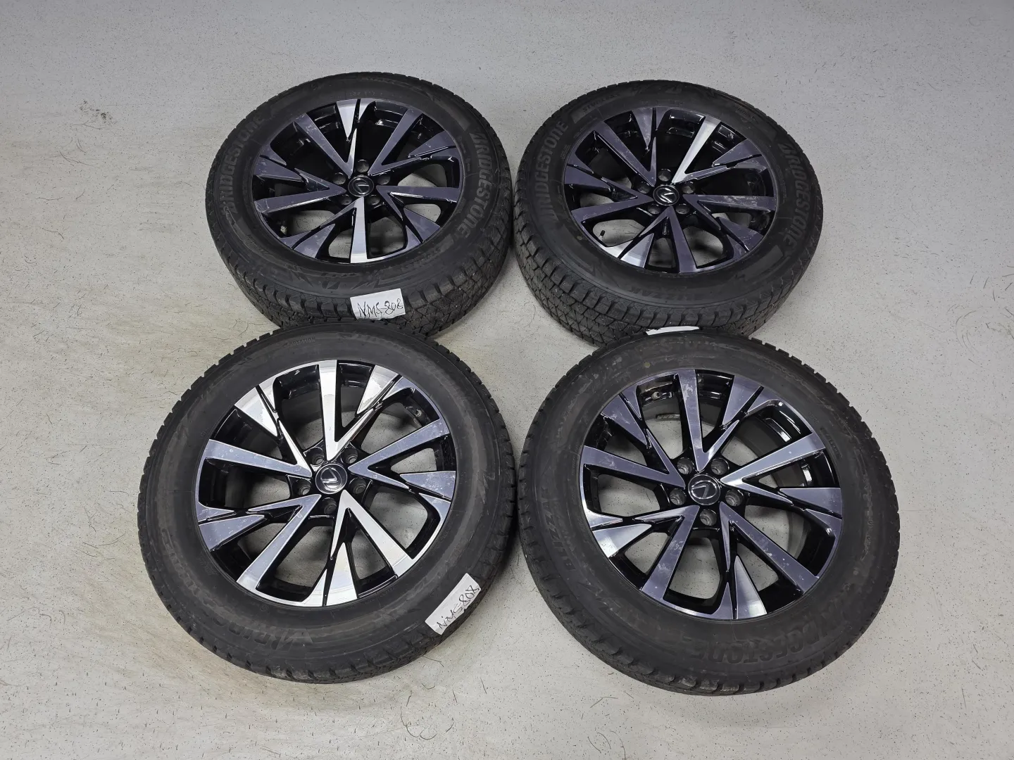 Autokuva 12 - NMS-808