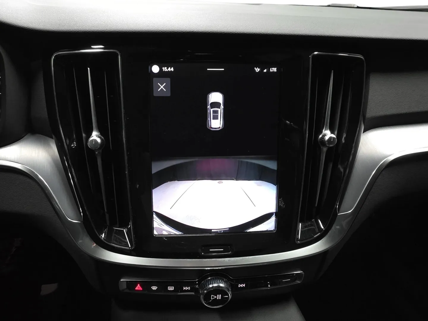 Autokuva 13 - NMU-681