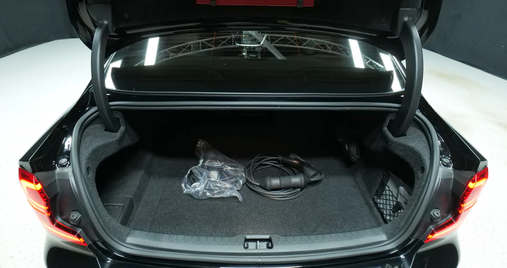 Autokuva 16 - NMV-995