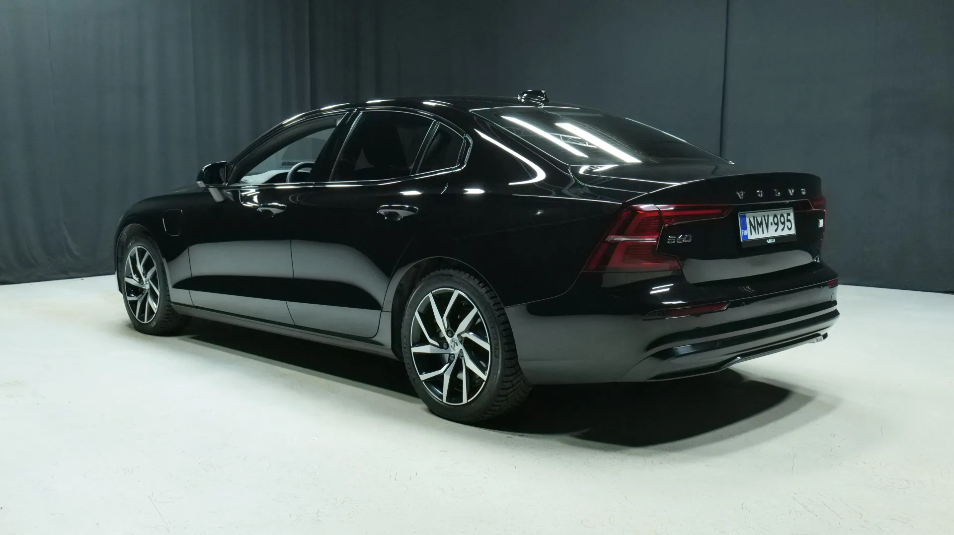 Autokuva 2 - NMV-995