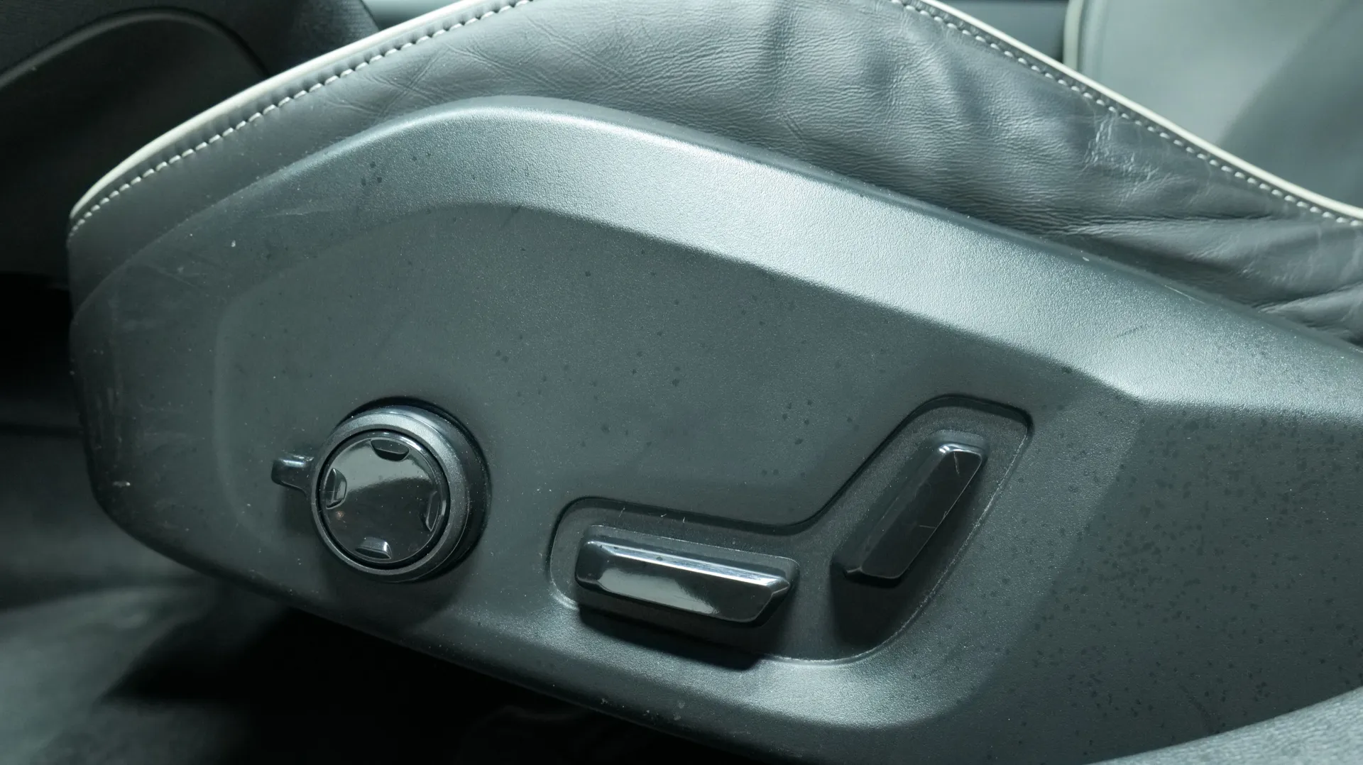 Autokuva 10 - NMV-995