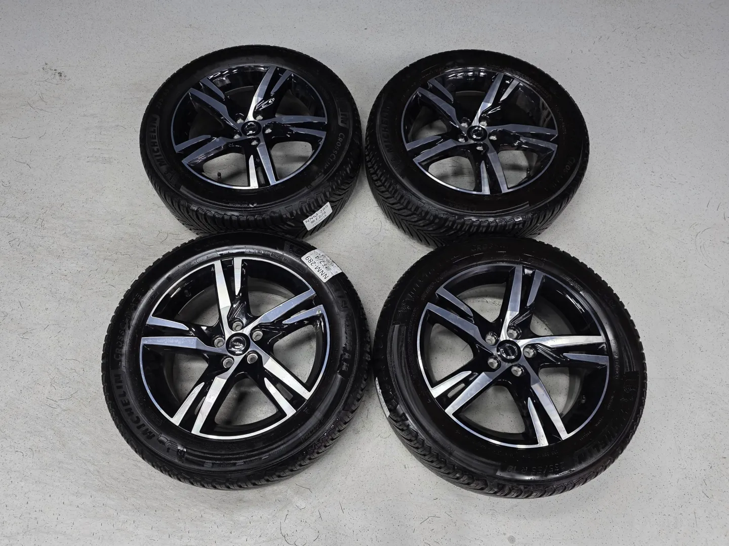 Autokuva 12 - NNM-289