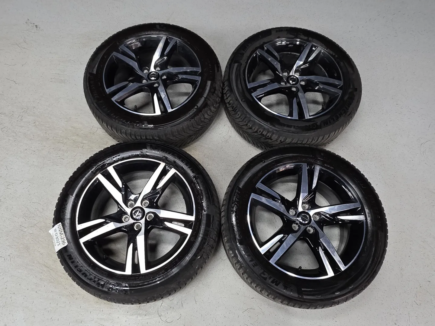 Autokuva 12 - NNM-296