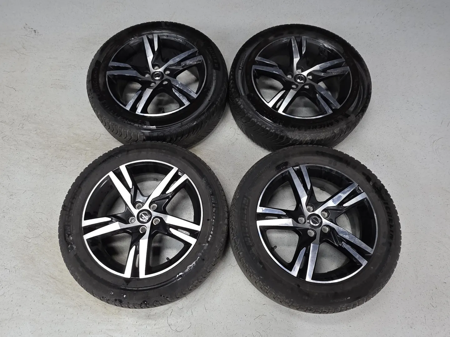 Autokuva 12 - NNM-298