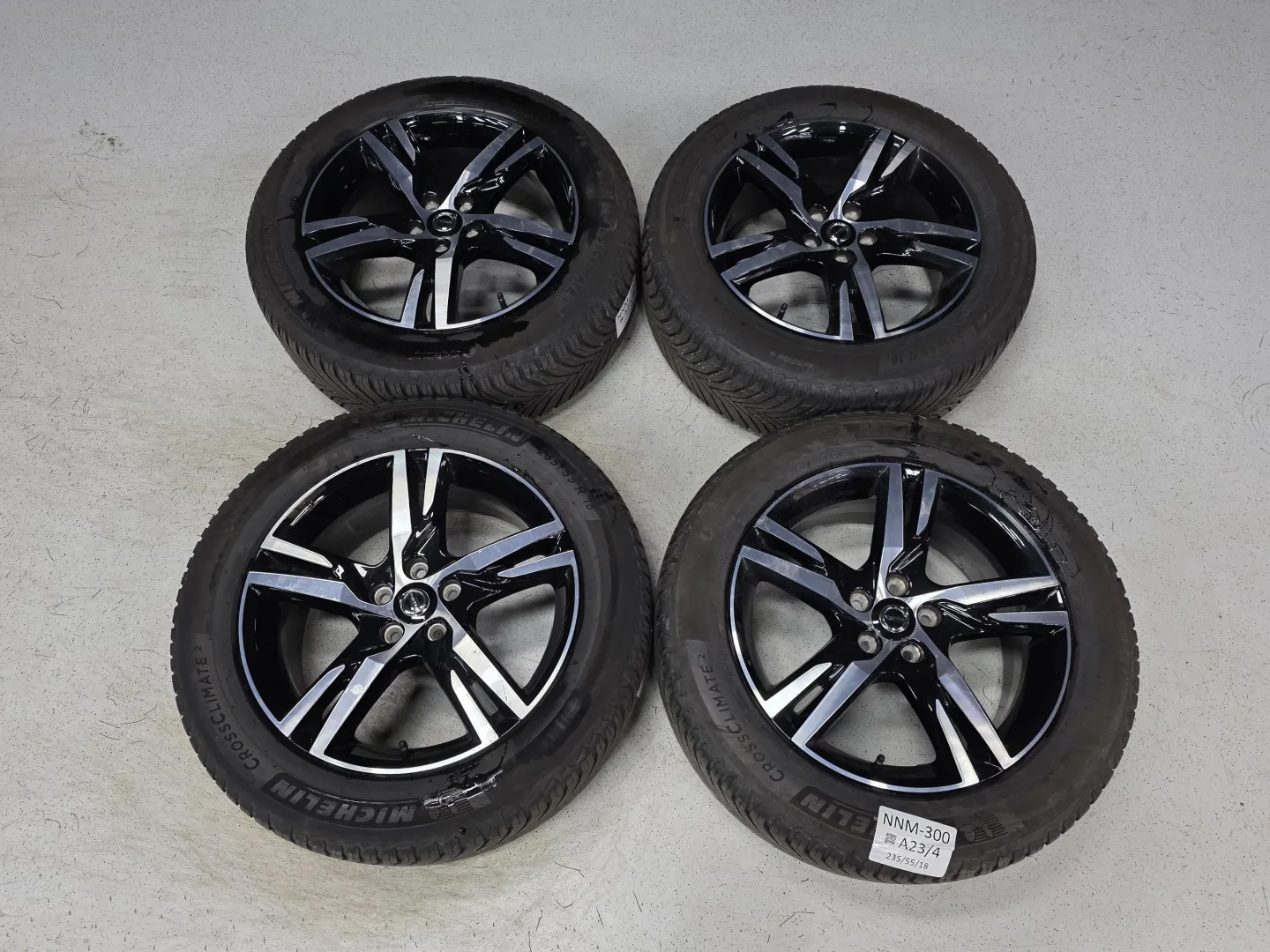 Autokuva 12 - NNM-300