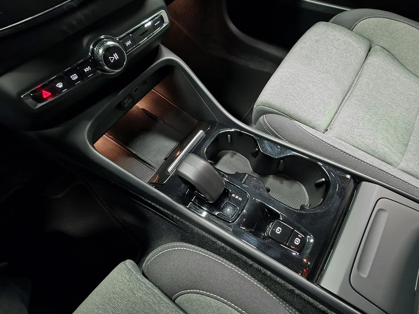 Autokuva 14 - NNM-314