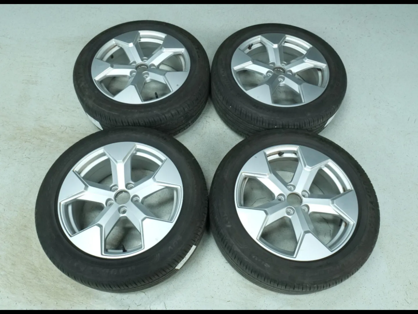 Autokuva 12 - NNN-825