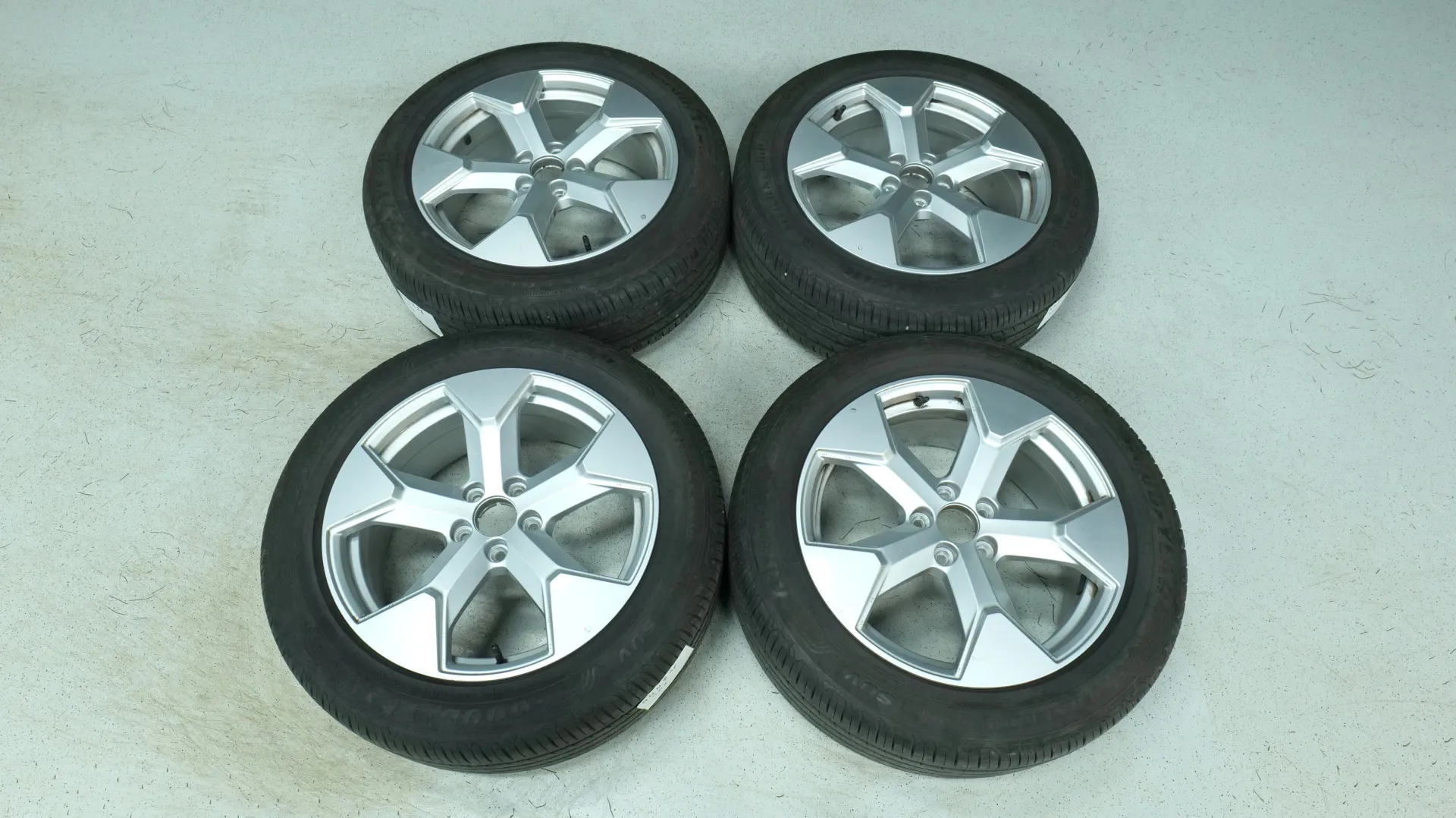 Autokuva 16 - NNN-825