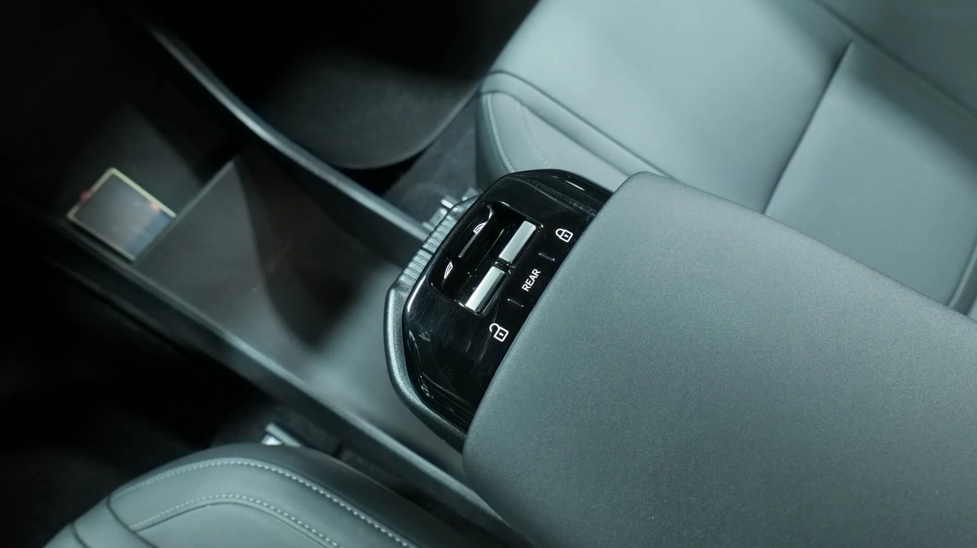 Autokuva 7 - NNN-825