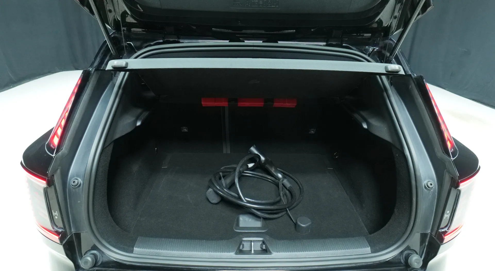 Autokuva 14 - NNN-825