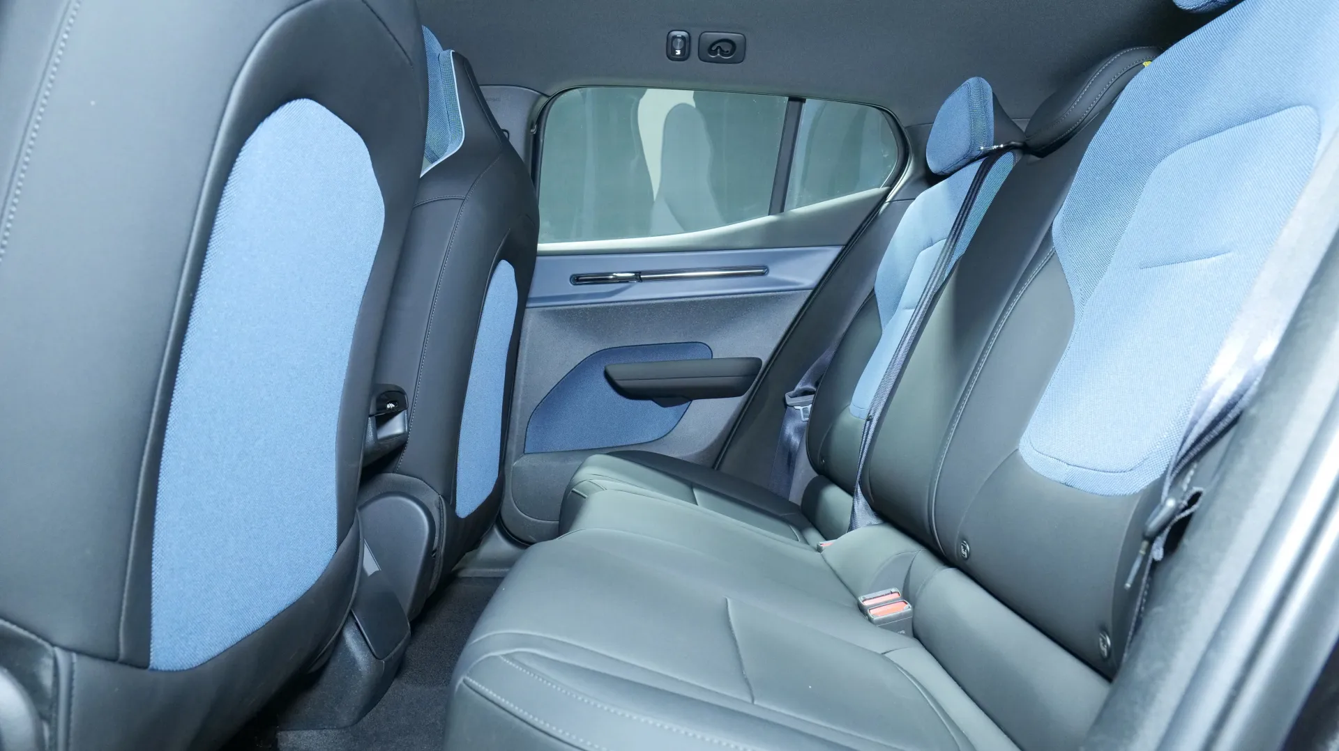 Autokuva 13 - NNN-825