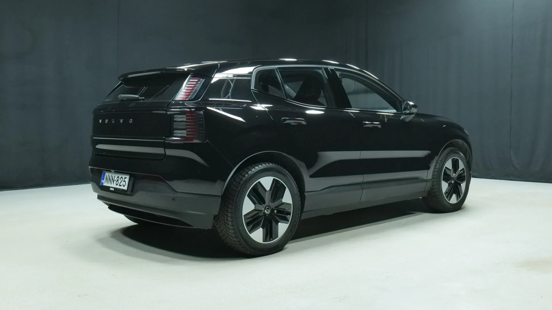 Autokuva 3 - NNN-825