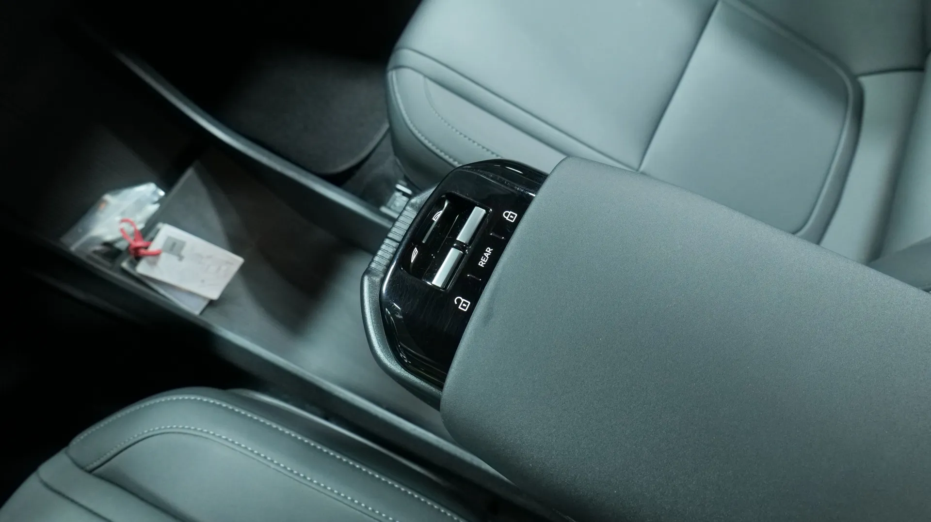 Autokuva 7 - NNR-348