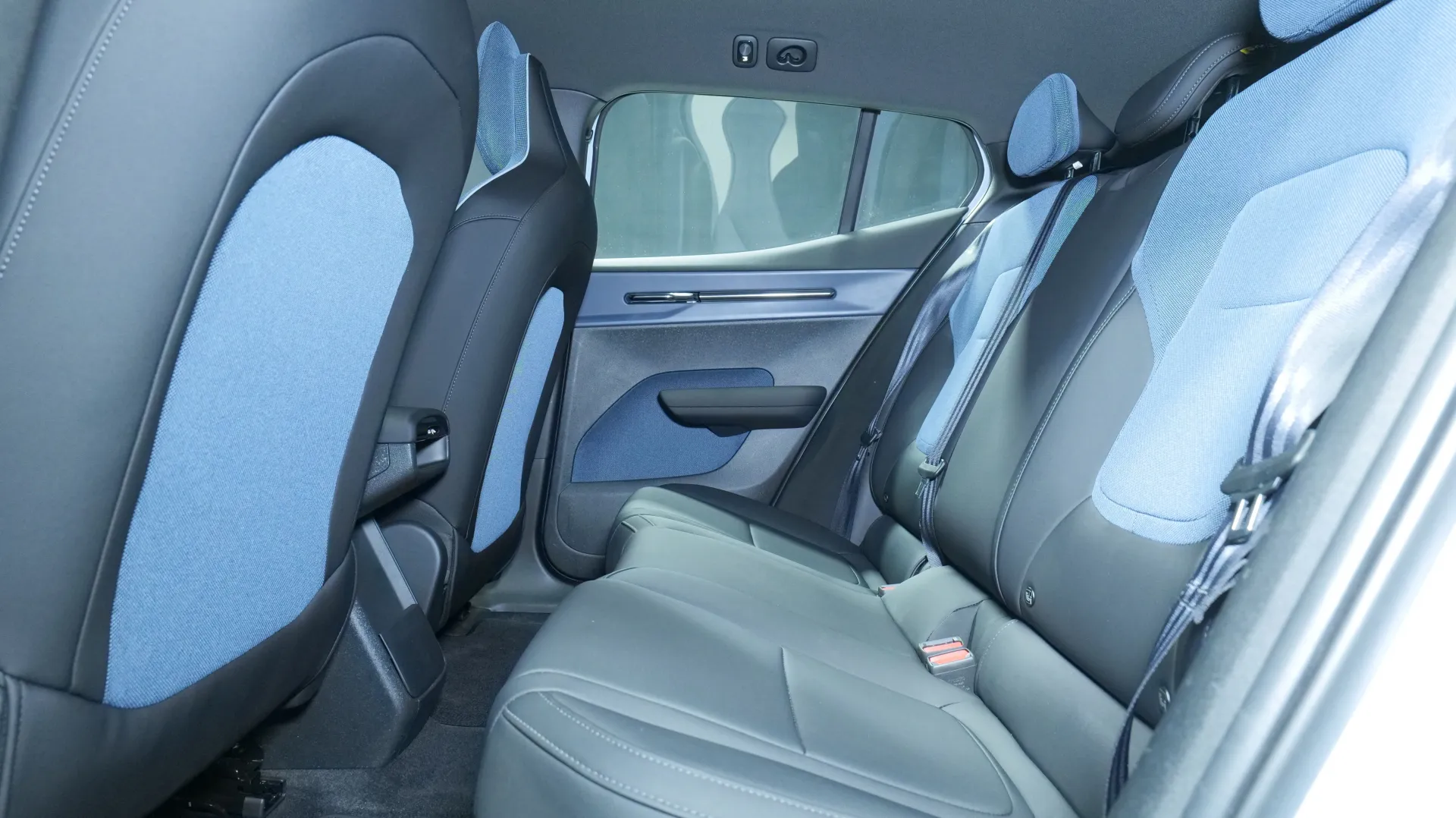 Autokuva 13 - NNR-348