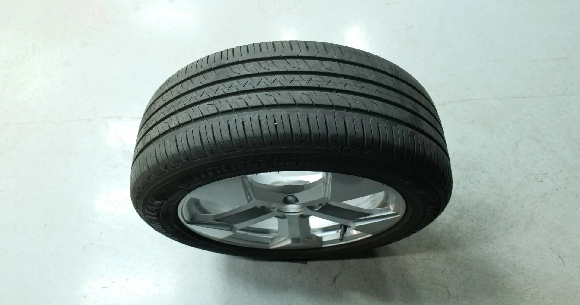 Autokuva 17 - NNR-348