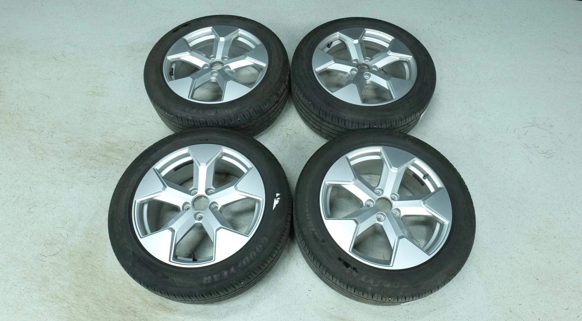 Autokuva 16 - NNR-348