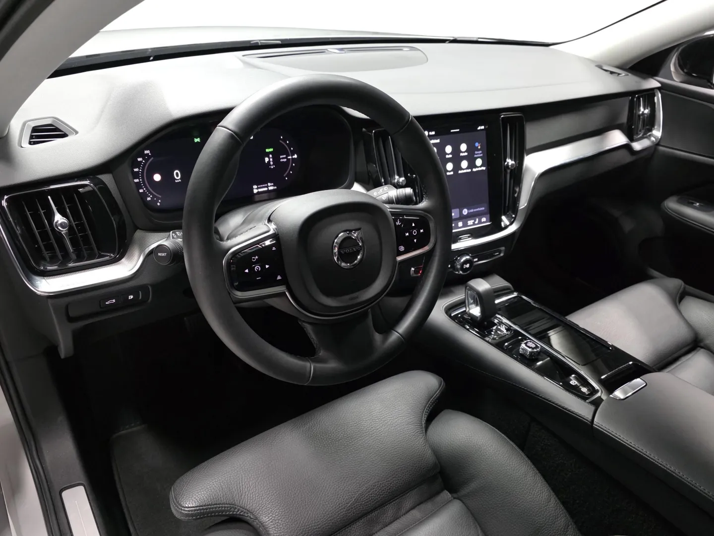 Autokuva 8 - NNS-122