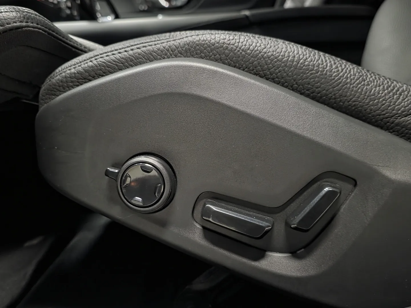 Autokuva 15 - NNS-122