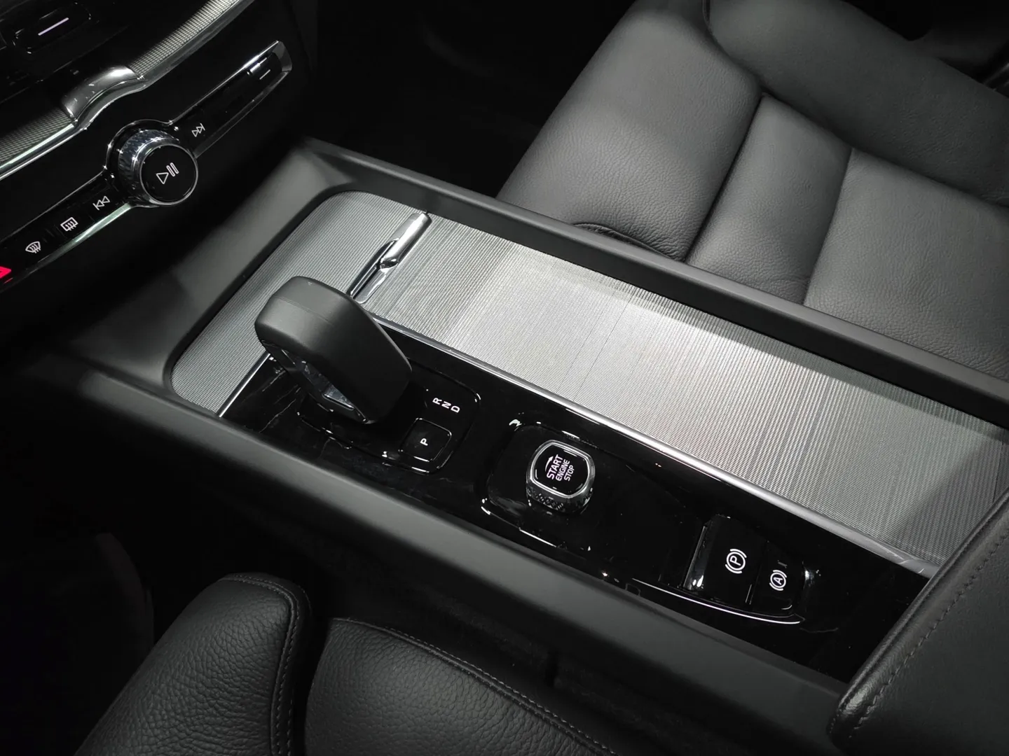 Autokuva 14 - NNZ-222