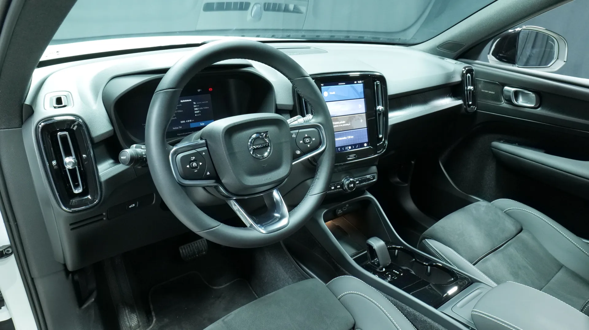 Autokuva 13 - NOA-645