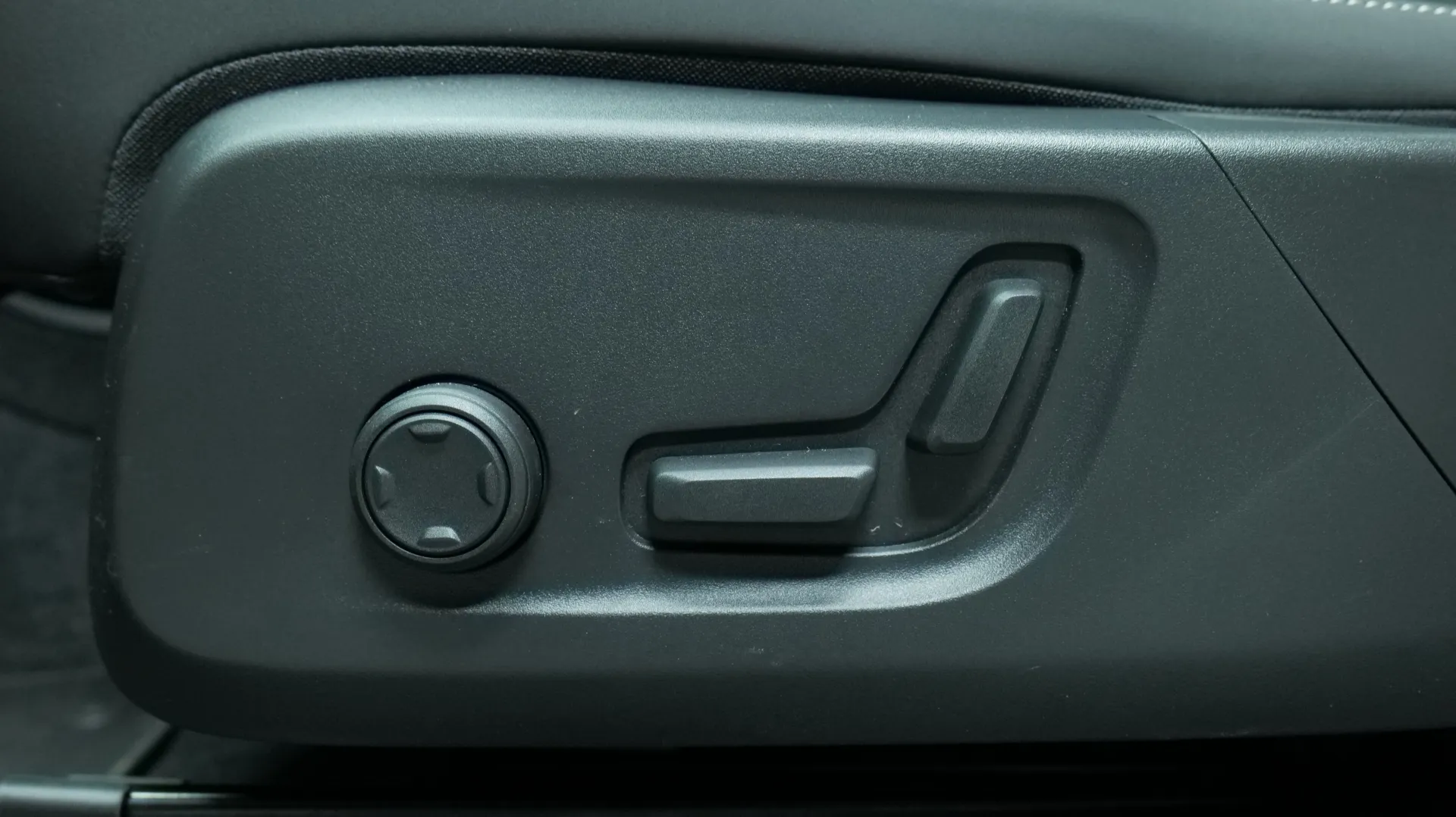 Autokuva 11 - NOA-645