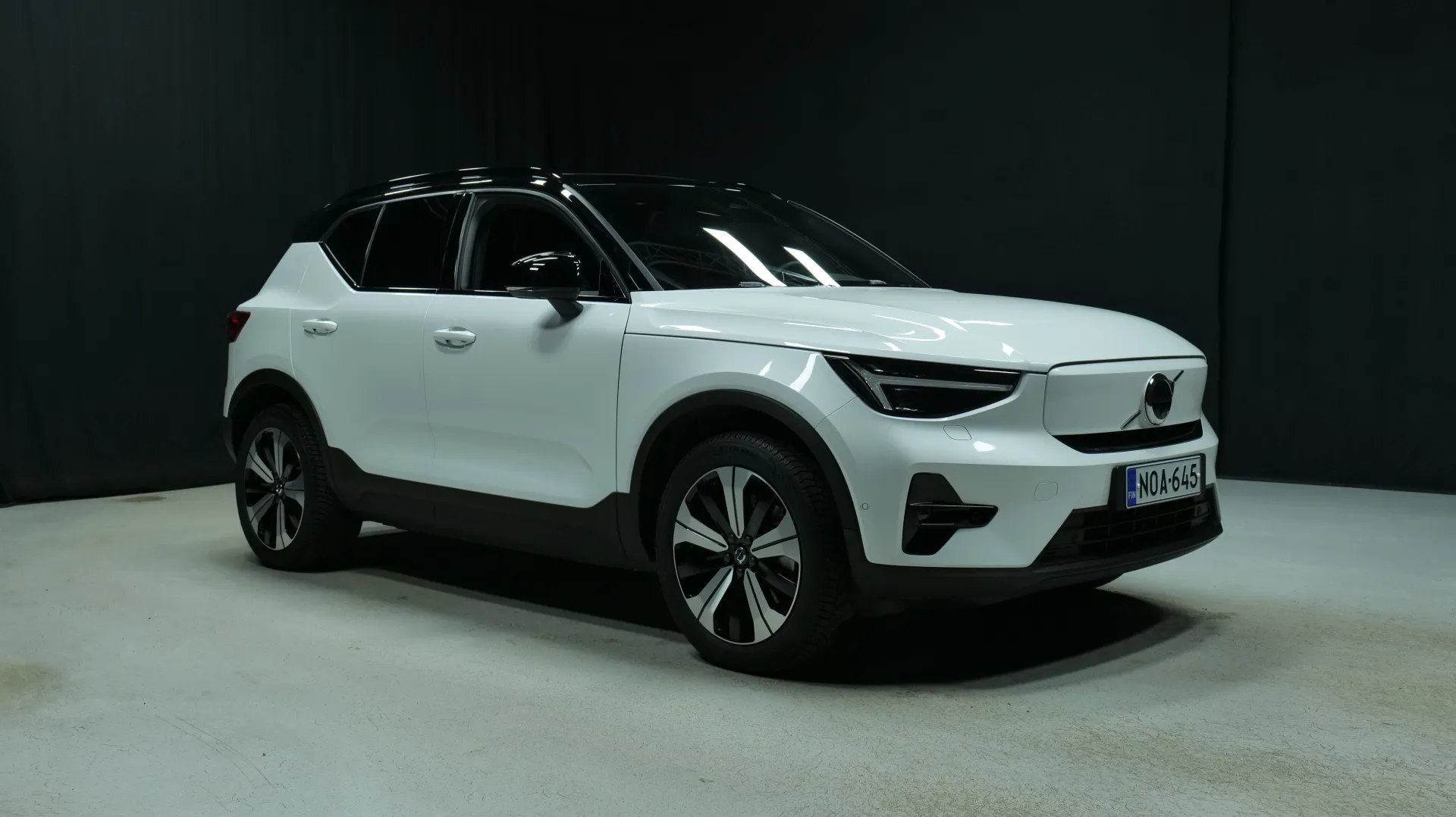 Autokuva 5 - NOA-645