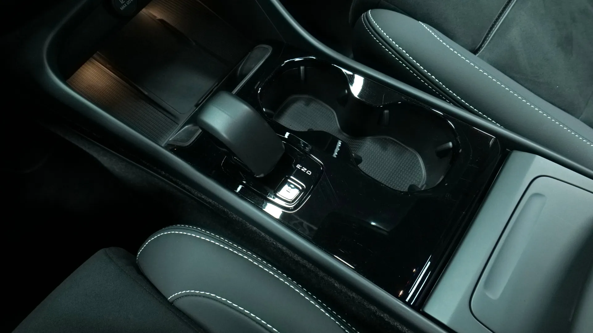 Autokuva 9 - NOA-645