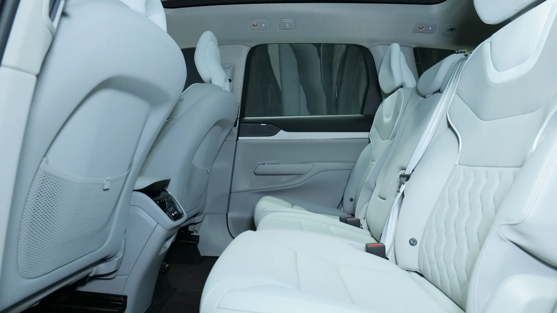 Autokuva 31 - NOA-646