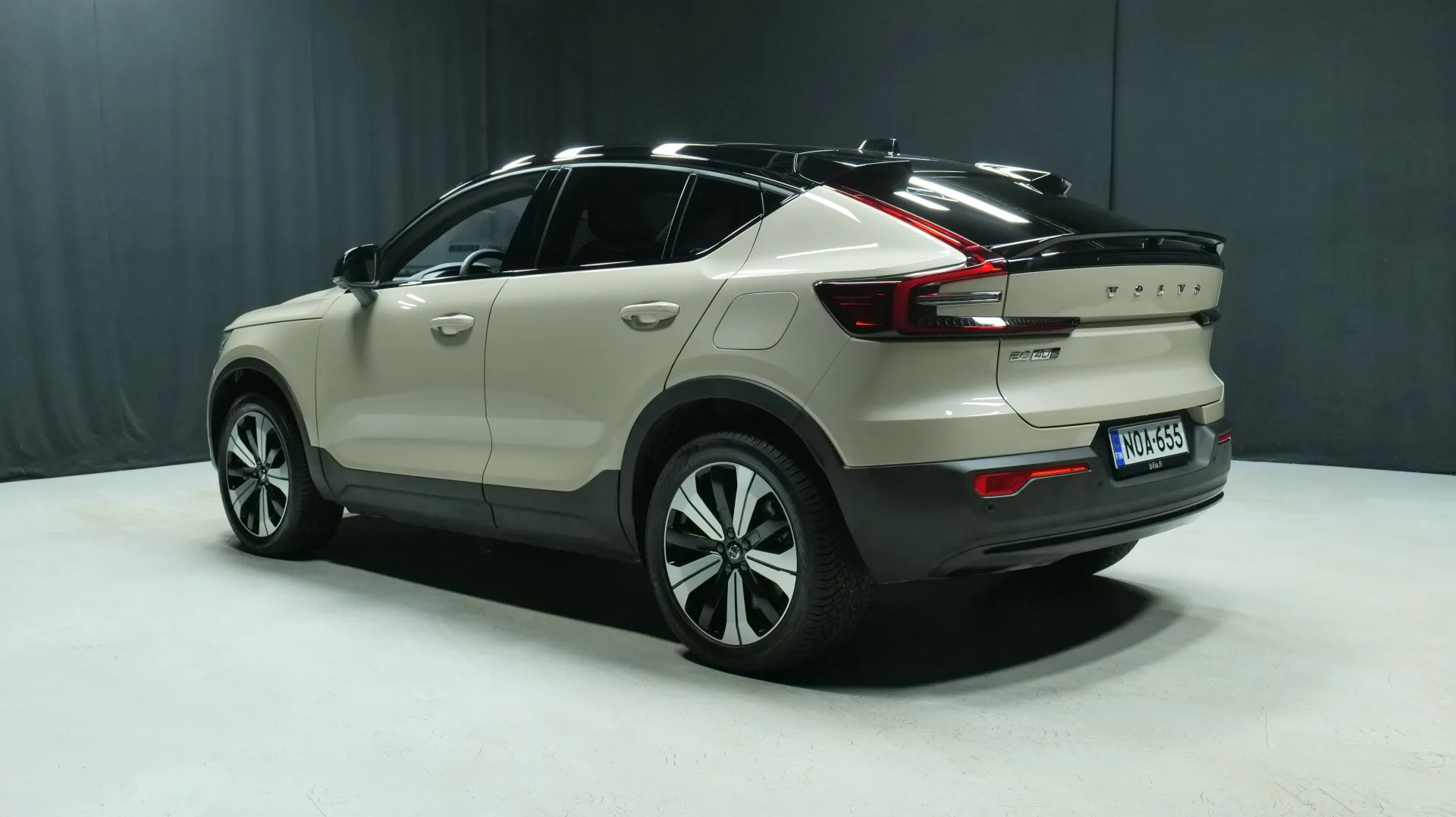 Autokuva 2 - NOA-655