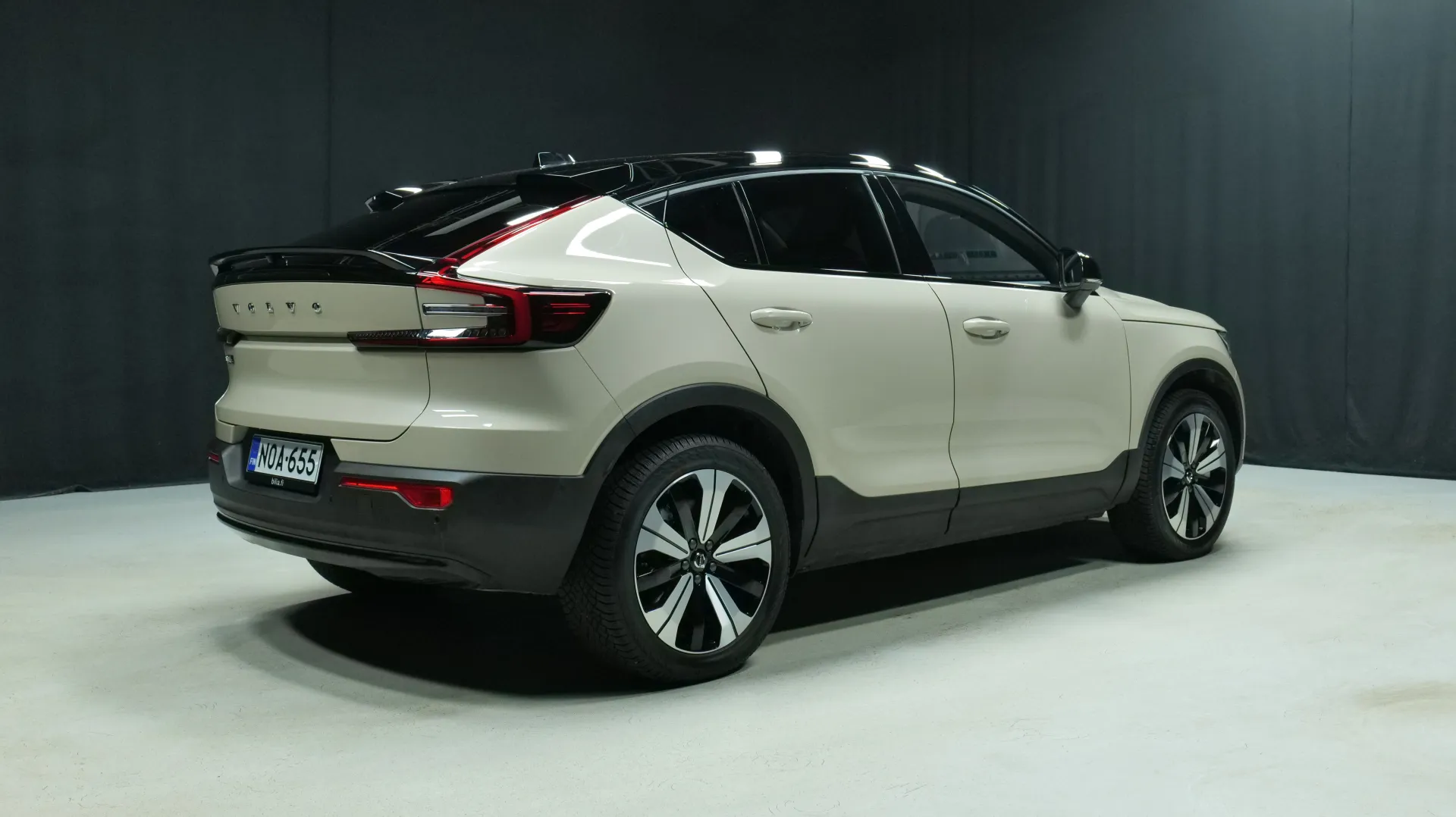 Autokuva 3 - NOA-655