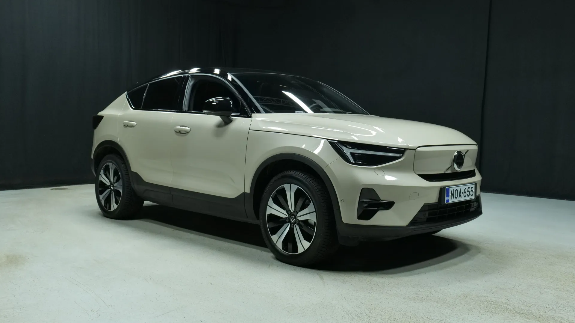 Autokuva 5 - NOA-655