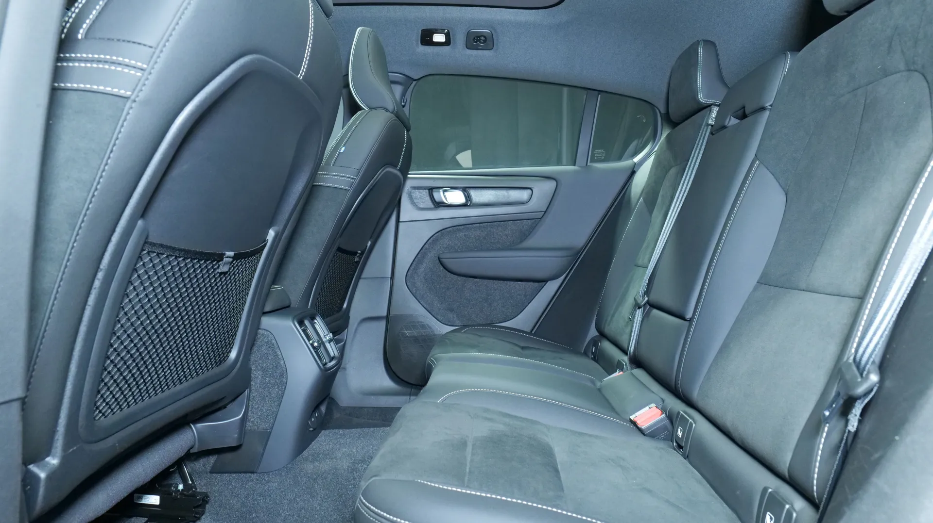 Autokuva 16 - NOA-655