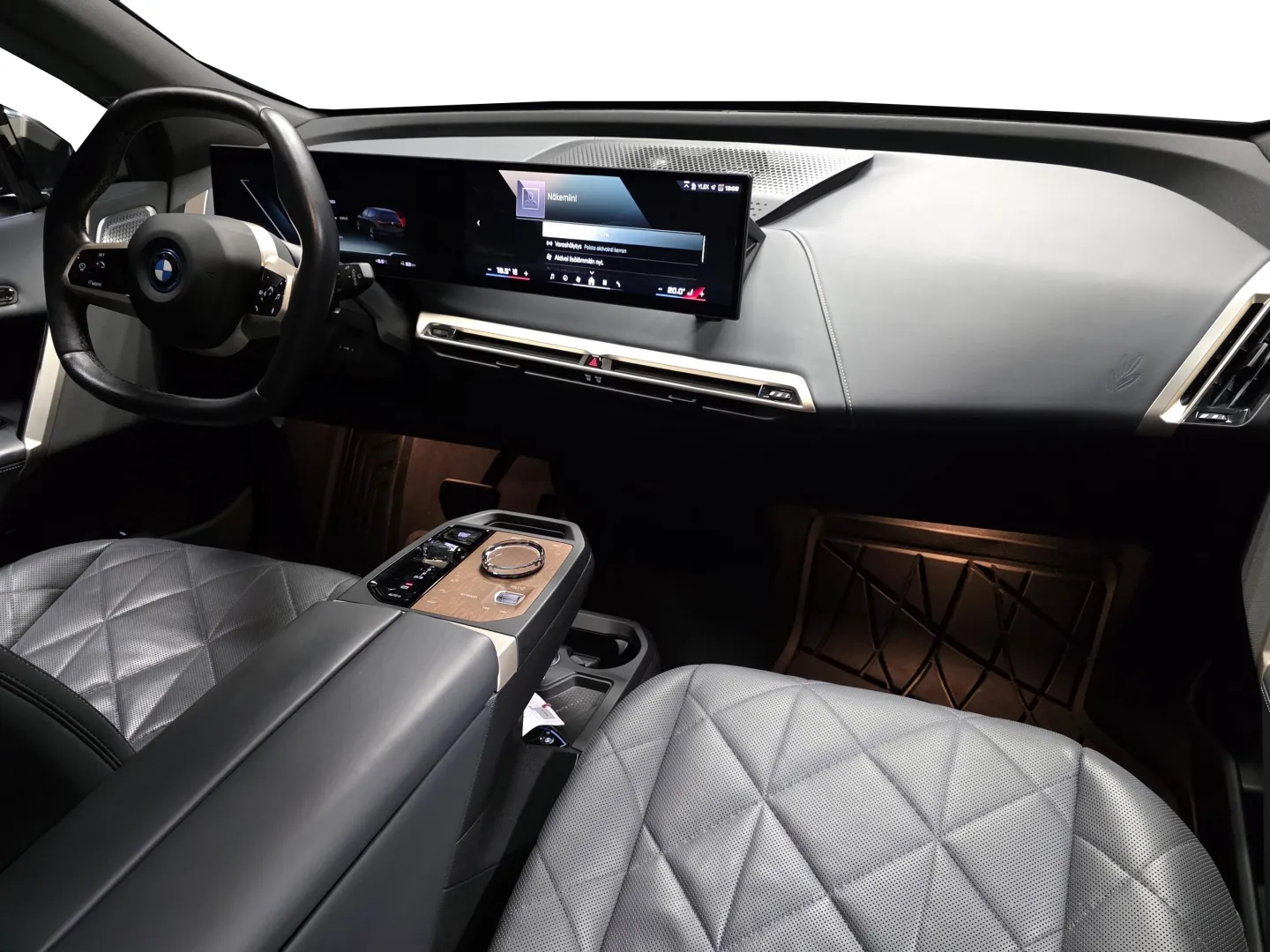 Autokuva 17 - NOA-985