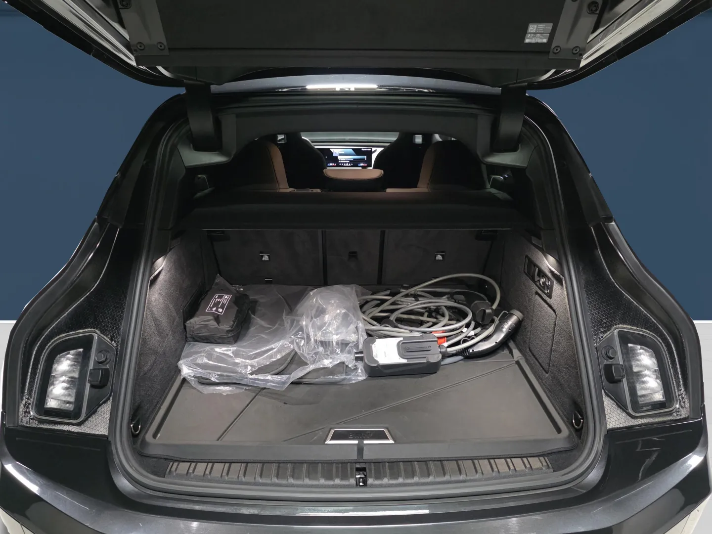 Autokuva 11 - NOA-985