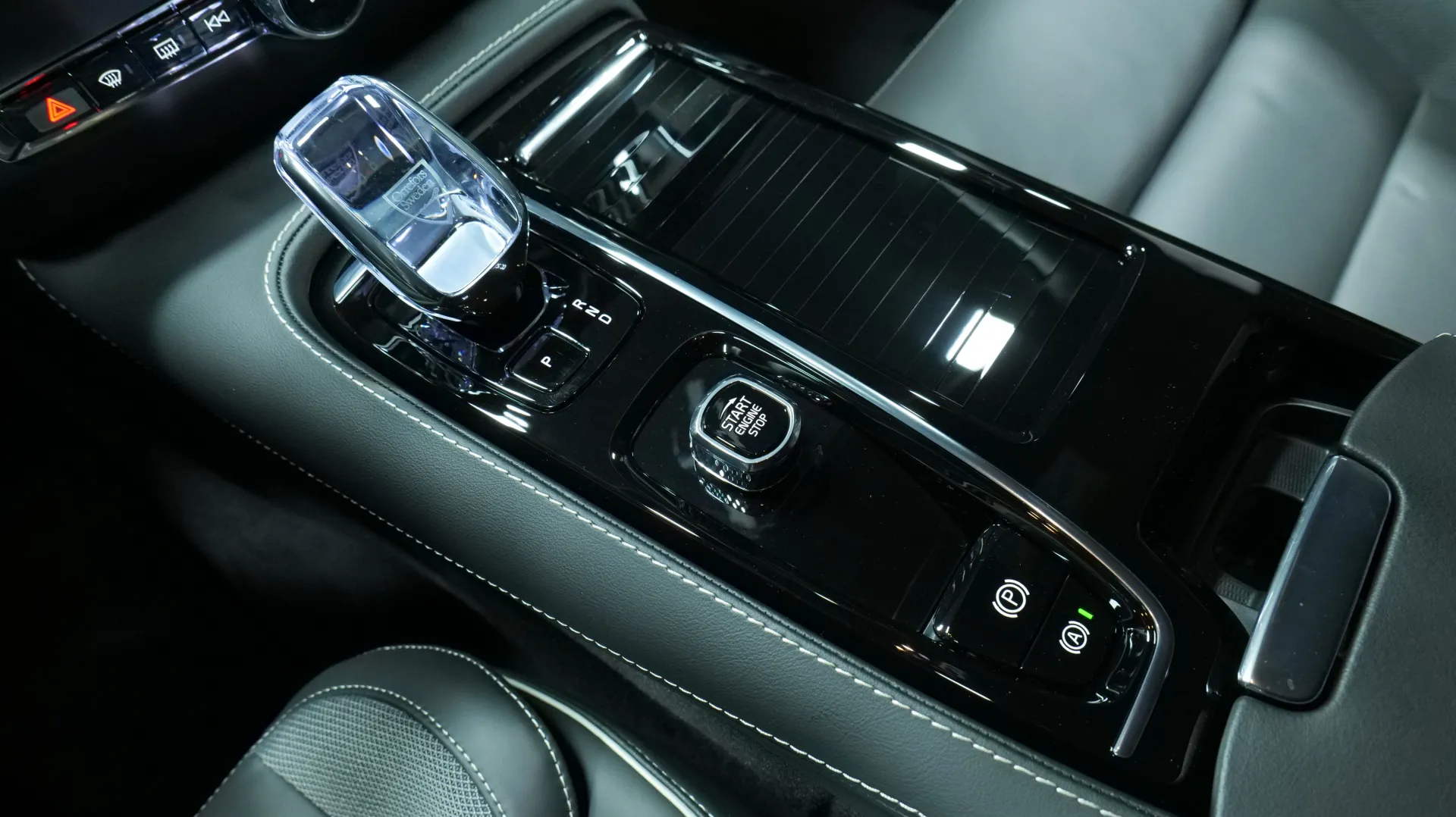 Autokuva 9 - NOB-840