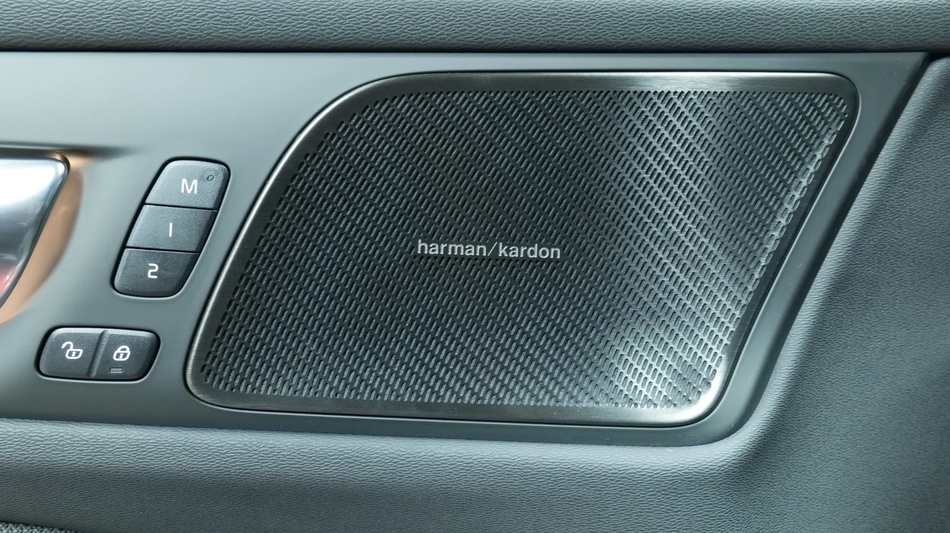 Autokuva 10 - NOB-840