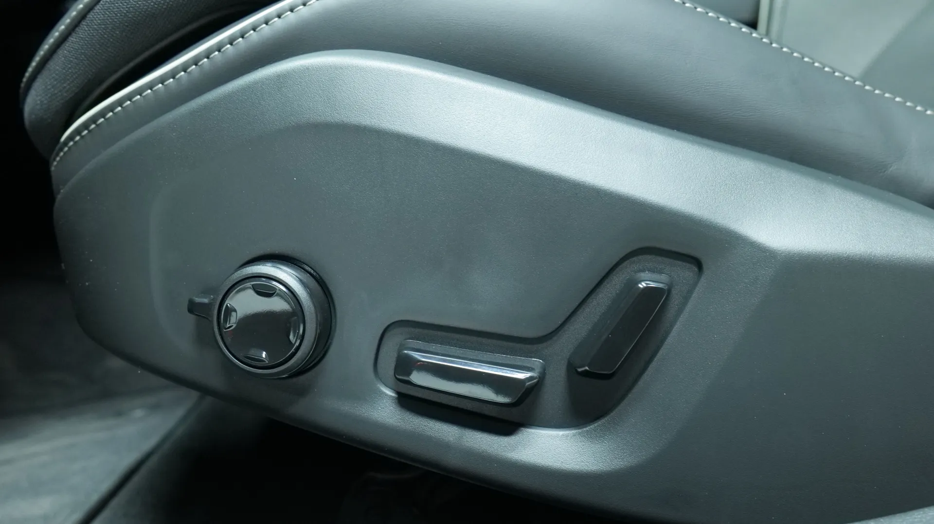 Autokuva 11 - NOB-840