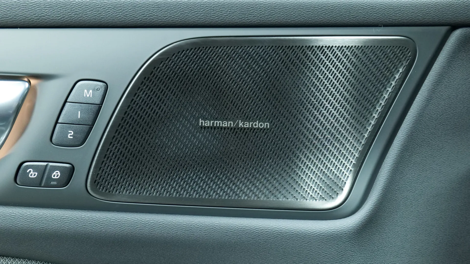 Autokuva 10 - NOB-844