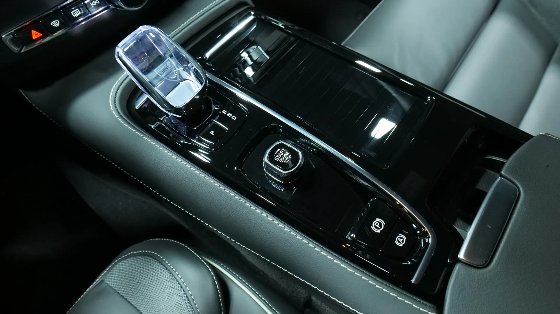 Autokuva 9 - NOB-844