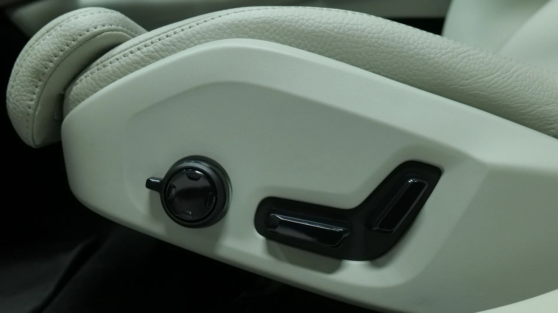 Autokuva 11 - NOB-849