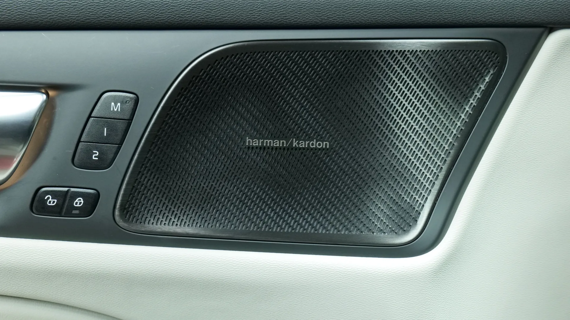 Autokuva 10 - NOB-849